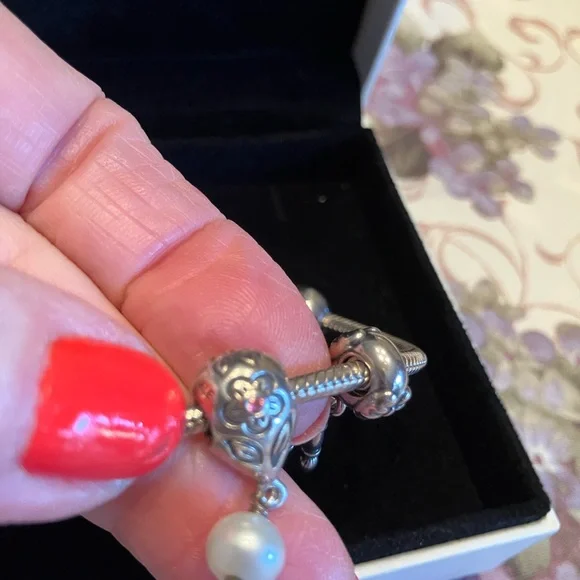 PANDORA BRACELET WITH CHARMS NEW IN BOX UNWORN - Picture 13 of 14